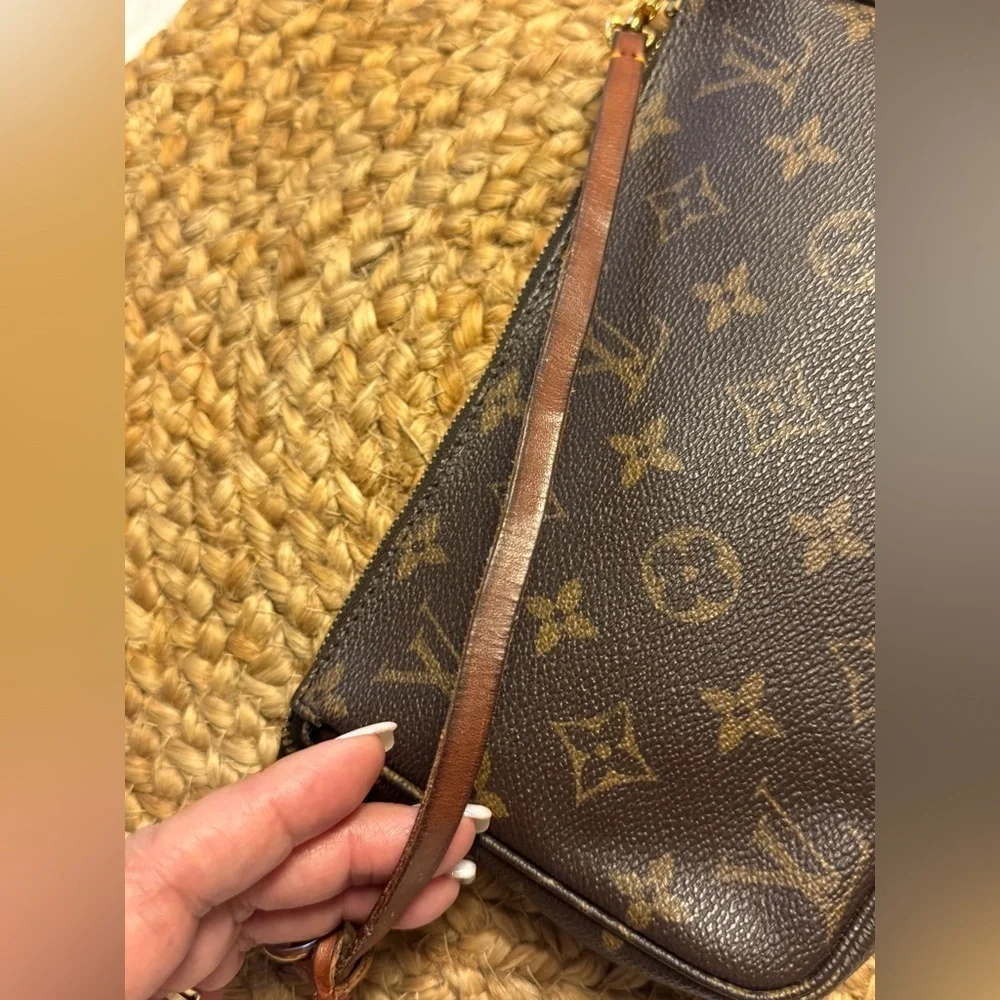 LOUIS VUITTON Pochette Accessoire  Monogram Canvas
